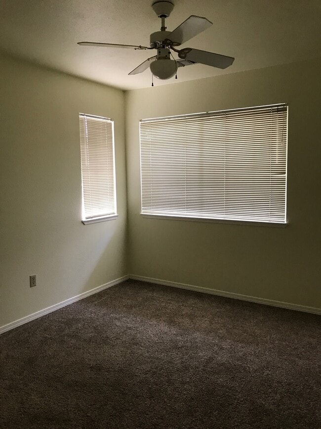 Building Photo - 1653 Kildare Dr