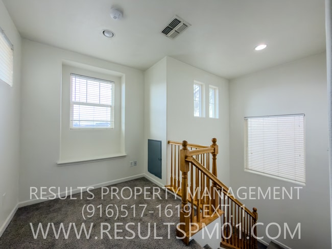 Building Photo - Gorgeous 3 Bedroom Home! A Must See!