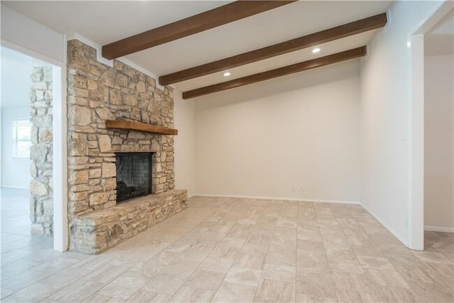 Building Photo - 2902 Silverleaf Dr