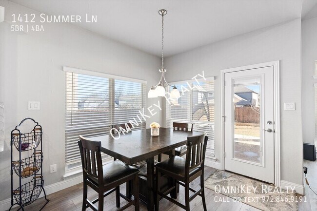 Building Photo - 1412 Summer Ln