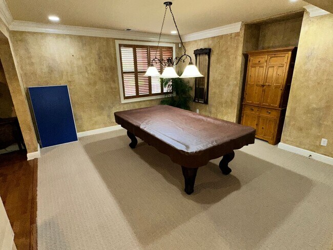 Building Photo - BEAUTIFUL, SPACIOUS 5 BR, 4.5 BATH HOME! G...