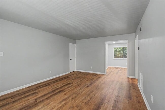 Building Photo - 2430 Coosawattee Dr NE
