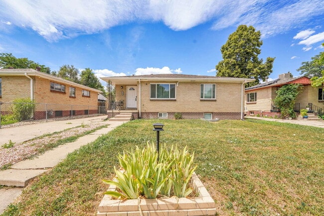 Primary Photo - $3,045.00 5 bed, 2 bath located in Denver