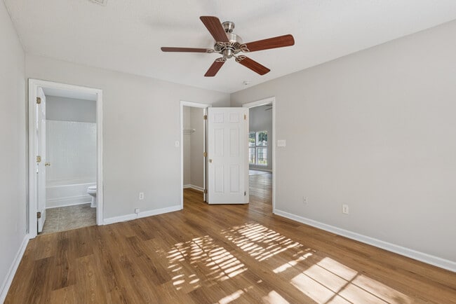 Building Photo - Beautiful ranch style home 3bed 2 bath wit...