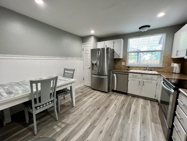 Primary Photo - Single Family Home - North Location!