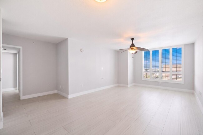 Building Photo - 610 W Las Olas Blvd
