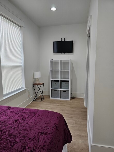 bdrm 1 - 1621 9th Ave N