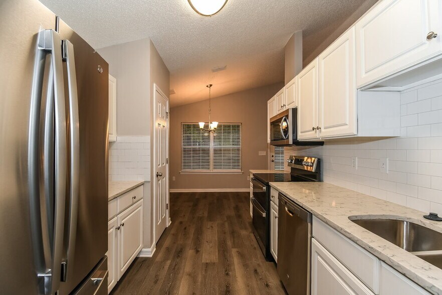 Building Photo - 7324 Ironside Dr W