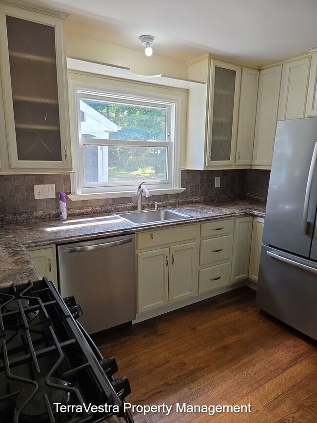 Building Photo - Now Showing for 2026-2027 School Year Glas...