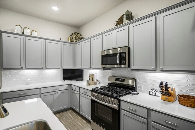 Building Photo - 7474 Cattail Fls Ln