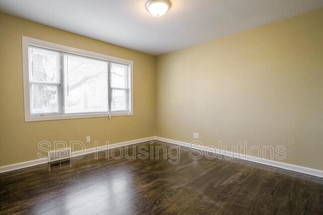 Building Photo - 4004 N Grand Ave