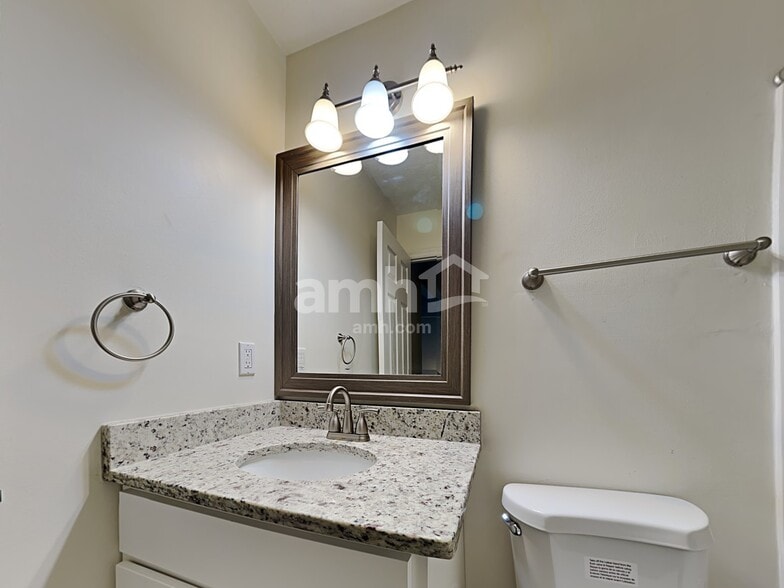 Building Photo - 15 Flamingo Ct