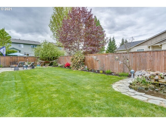Building Photo - Charming One Level Custom Home