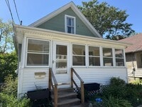 Building Photo - Beautiful 2-bedroom House in Moline with L...