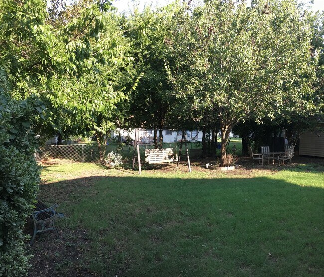 Building Photo - 2 WEEKS FREE RENT + $1,295 - Country living in the heart of Copperas Cove!