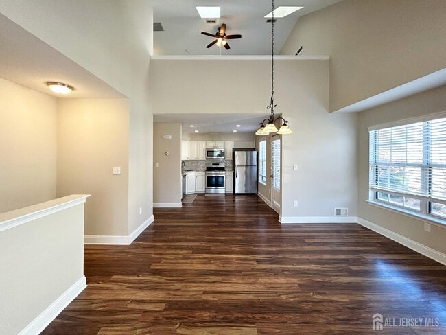 Building Photo - 3108 Vroom Dr