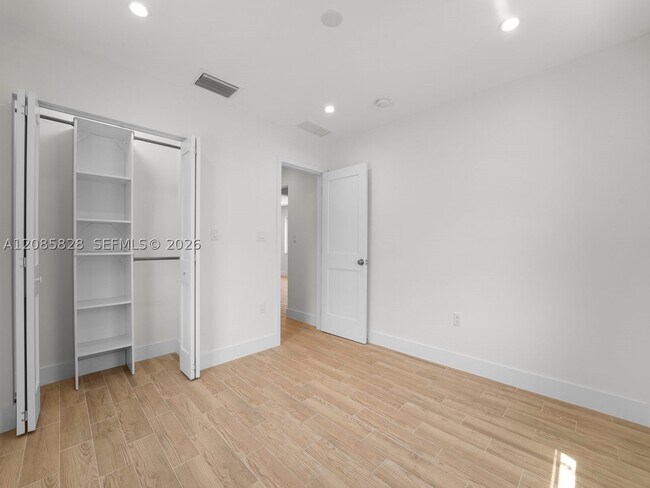 Building Photo - 238 NW 41st Ave