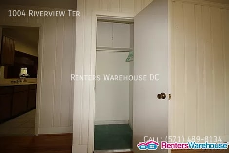 Building Photo - 1004 Riverview Terrace