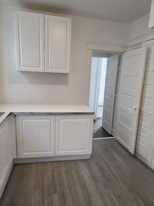 Building Photo - 526 W Mulberry St