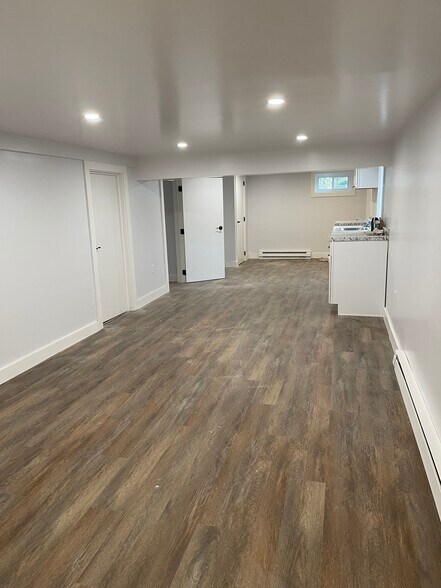 Primary Photo - 76 Lexington St