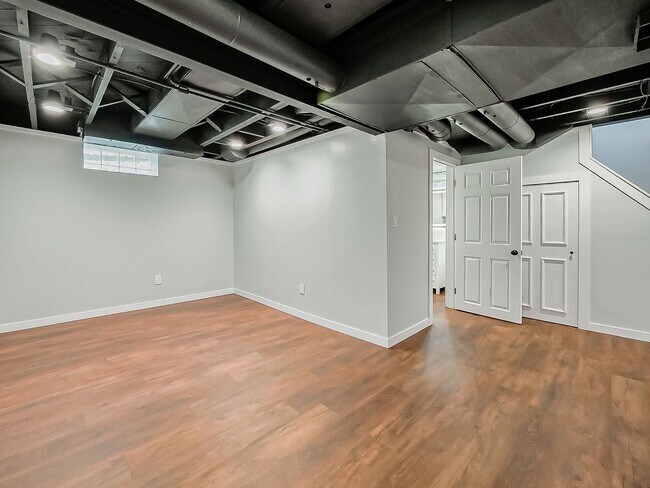 Building Photo - 21530 Olmstead St