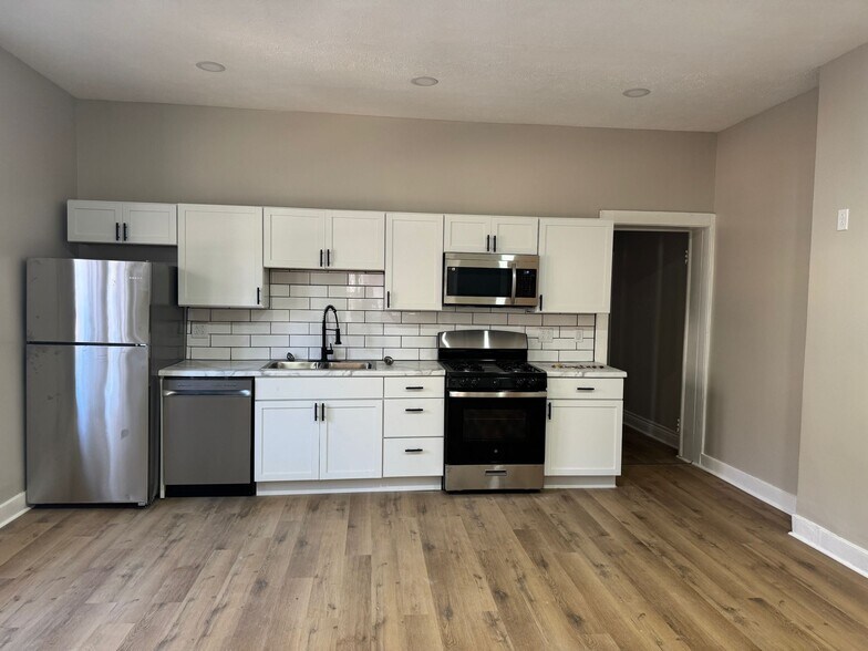 Building Photo - 500 S Douglas Ave