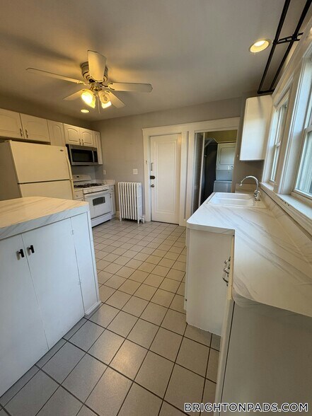 Building Photo - 70 Union St