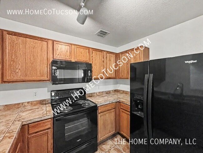 Building Photo - 2708 N Saramano Ln