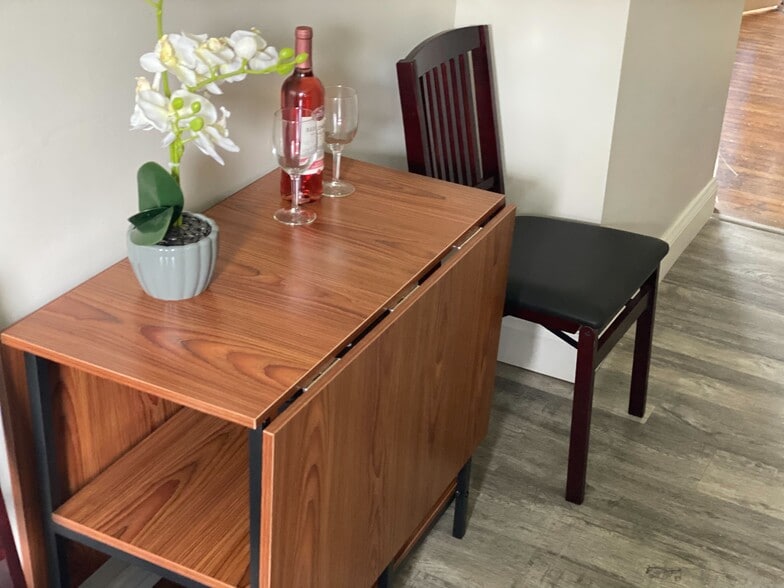 Building Photo - 1544 Oakridge Rd