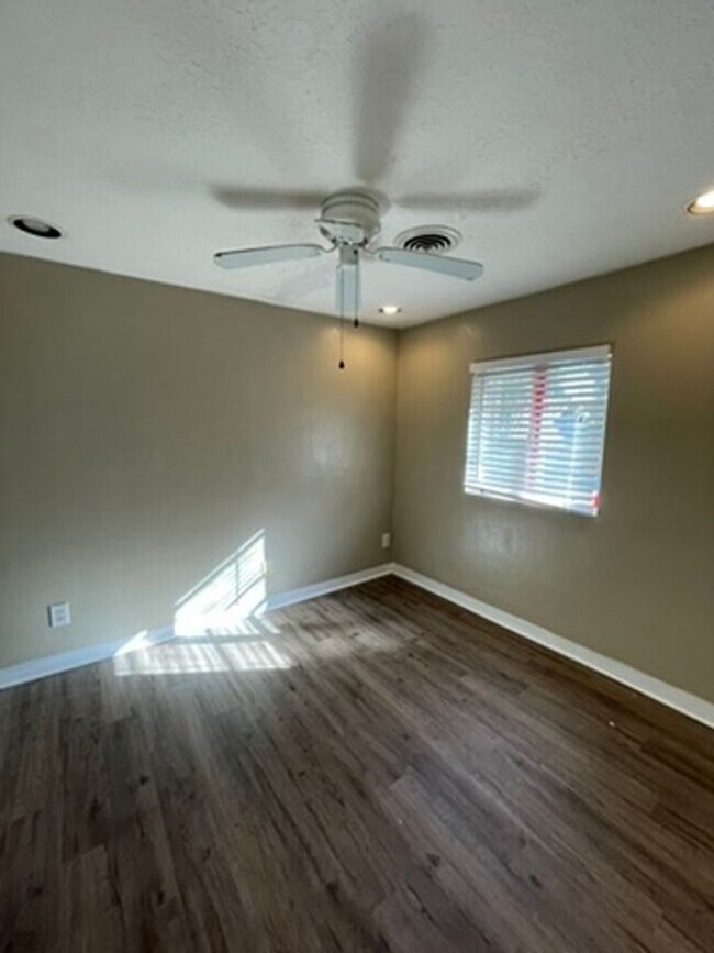 Building Photo - 206 Osceola Ave