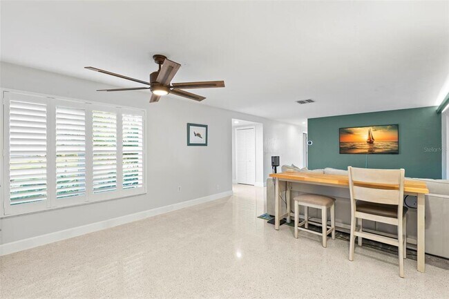 Building Photo - 320 Lake Maggiore Blvd S