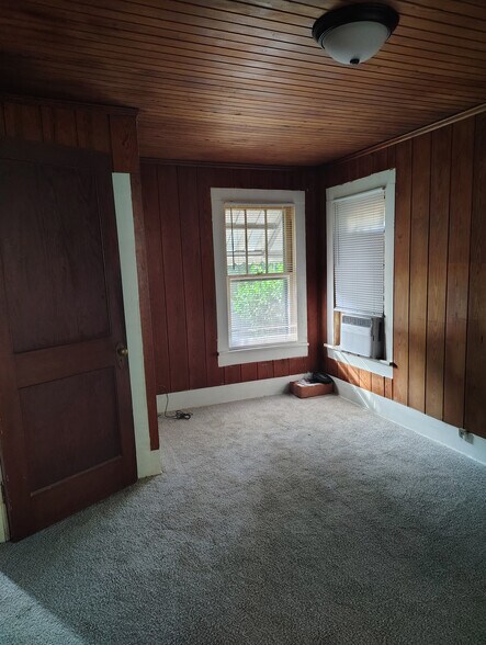 Building Photo - 166 Ramble St