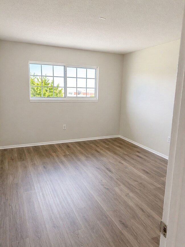 Building Photo - SPACIOUS 2BR CONDO | MOVE-IN READY | LIMITED AVAILABILITY