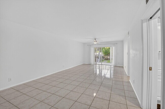 Building Photo - 800 E Camino Real