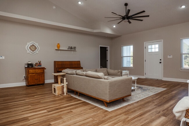 Building Photo - 2810 Pinnacle Point Dr