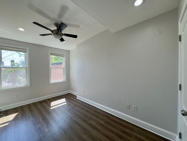 Building Photo - Beautiful 3Bed/2.5Bath Home in the City