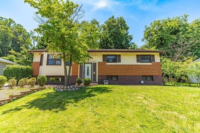 Primary Photo - Charming 3+ BR single family home available now