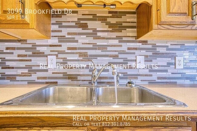 Building Photo - 3099 Brookfield Dr