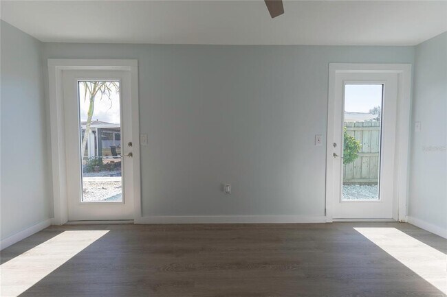 Building Photo - 5923 Briarwood Ave