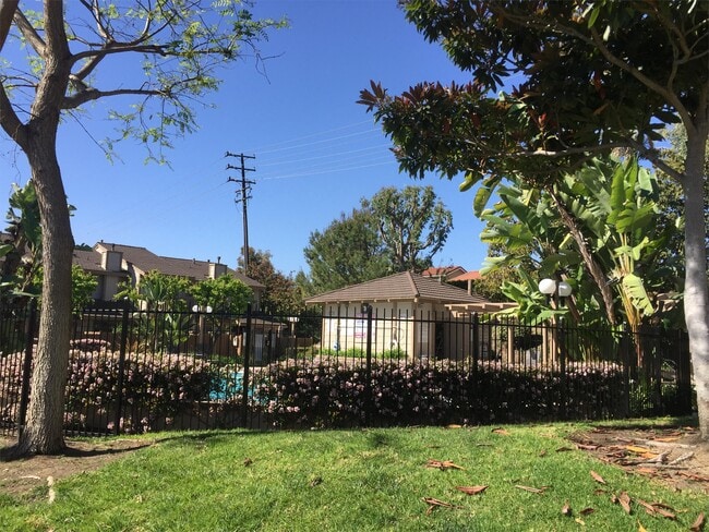 Building Photo - 1631 Avenida Selva