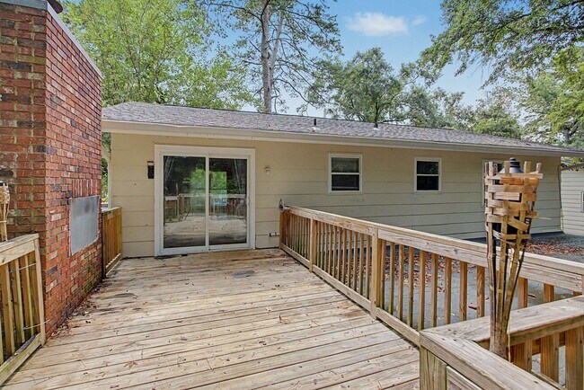 Building Photo - 1811 Devra Dr