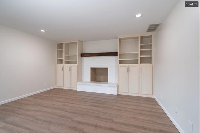 Building Photo - 3-bedroom Gem On Burlington Golf Course