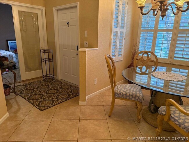 Building Photo - 328 W Coral Trace Cir