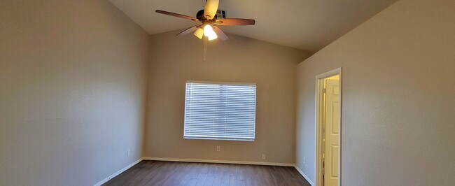 Building Photo - Lovely Corner Lot Home In South Phoenix!!!
