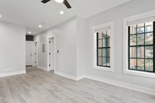 Building Photo - 7736 N Eastlake Terrace