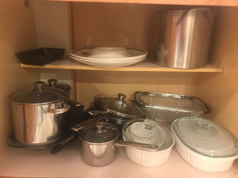 Cookware/bakeware - 82 High St
