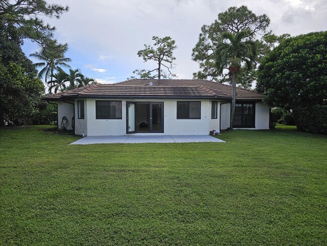 Building Photo - 435 Pine Villa Dr