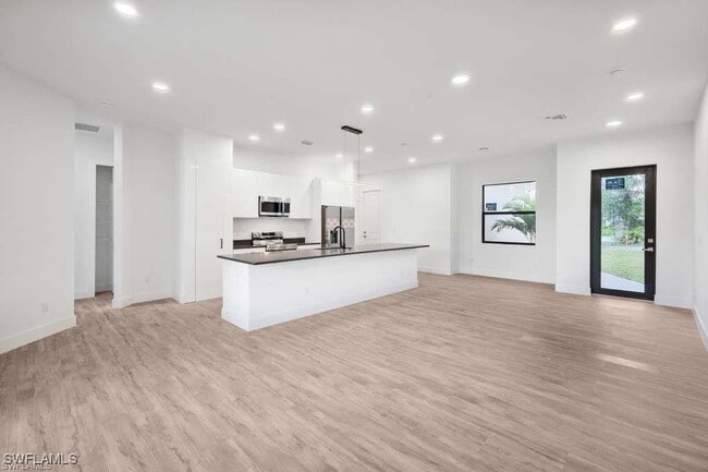 Building Photo - 812 Homestead Rd S