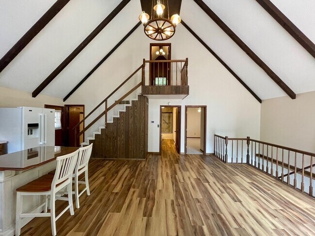 Building Photo - Unique 4 Bedroom Home on Dead-End Road w/ 6 Acres