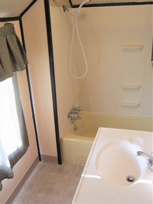 Building Photo - 2421 Beechwood Blvd